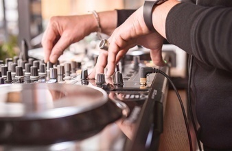 Live DJ Set